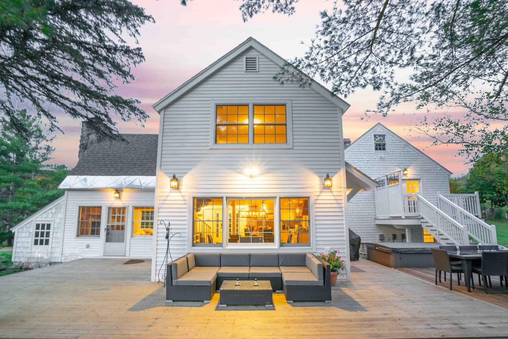 The Villa - Industrial Farmhouse with Hot Tub 4