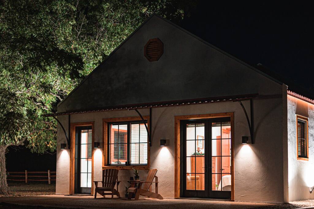 Little Dutch Cabin #100 | Soaker Tub | Pickleball — Waco, TX — vacation rental