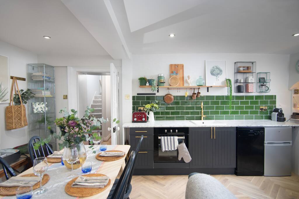 The Courtyard - 2 bed Apt in Georgian Townhouse — Bath and North East Somerset, England — vacation rental