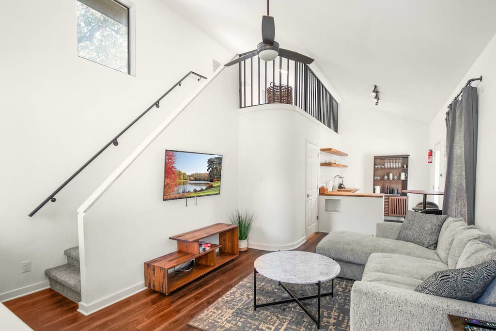 6th Street Mansion + Cottage | Walk Downtown — Austin, TX — vacation rental