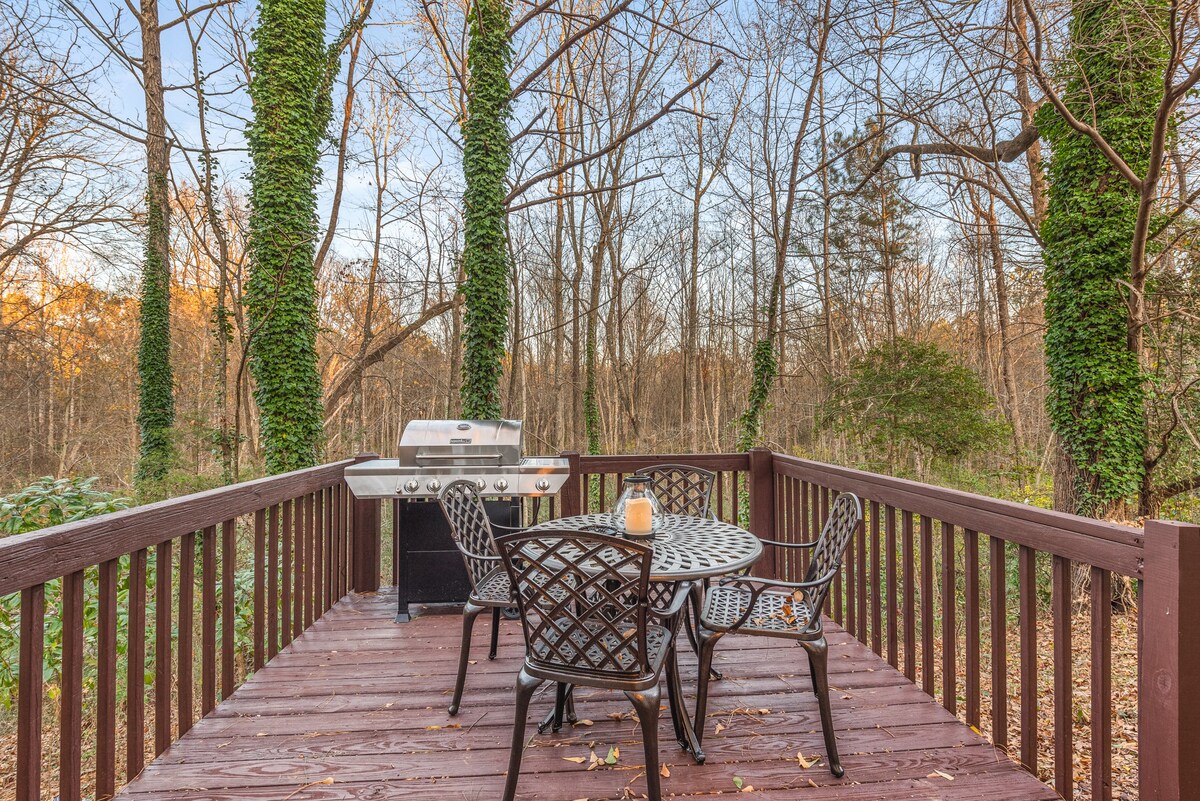 Decatur home with deck, sleeps 10 view 5