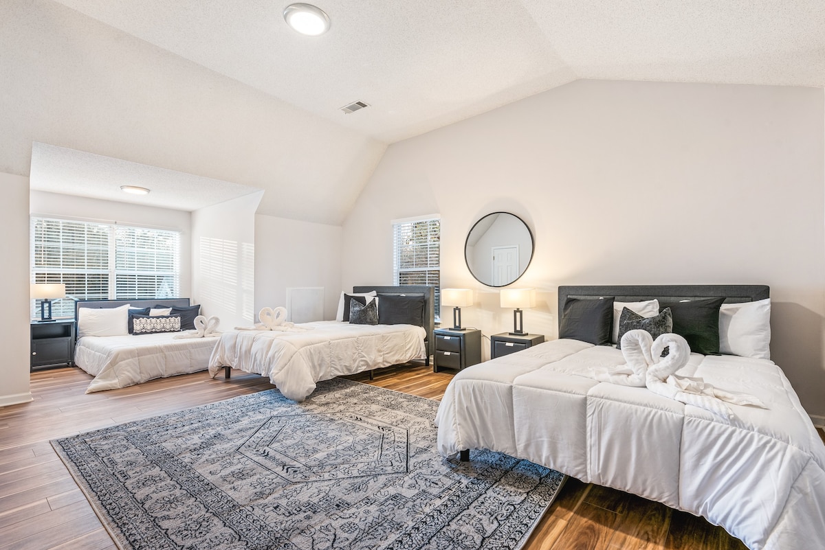 Decatur home with deck, sleeps 10 view 4
