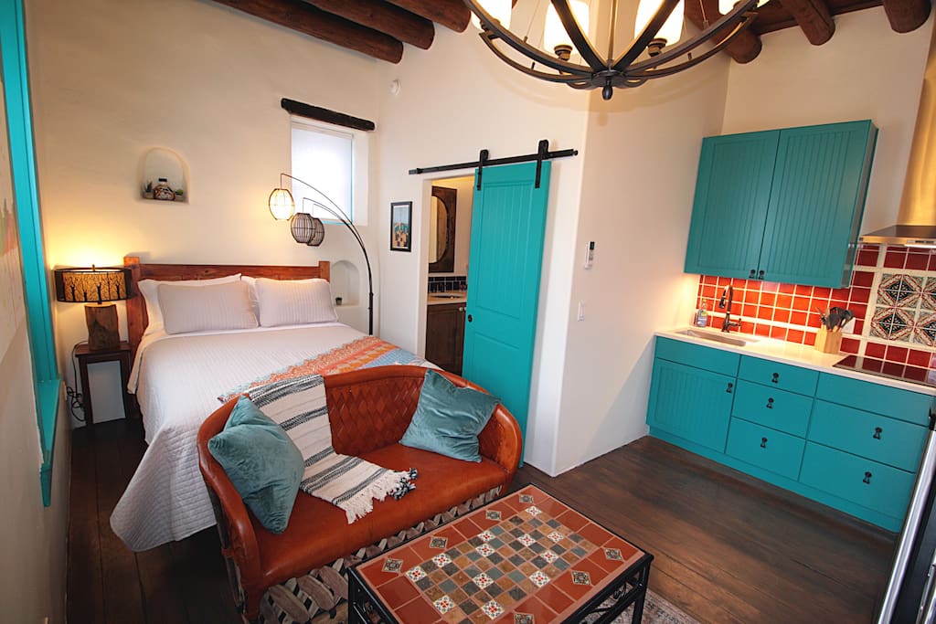 Closson Studio- Stylish | Near Plaza | Queen Bed - Santa Fe, NM