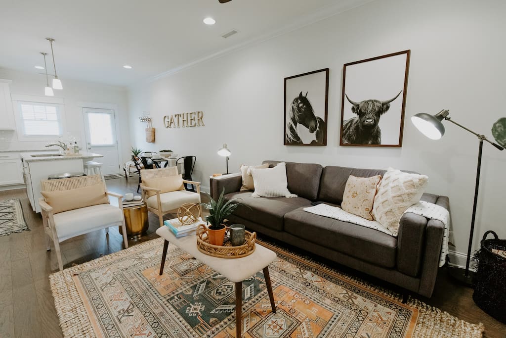 Modern Townhome With Big Kitchen And Game Area - Stylish Comfort Retreat - Murfreesboro, TN
