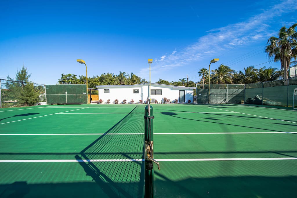 Luxury Miami Estates W/ Tennis  Court/Heated Pool - Photo 3