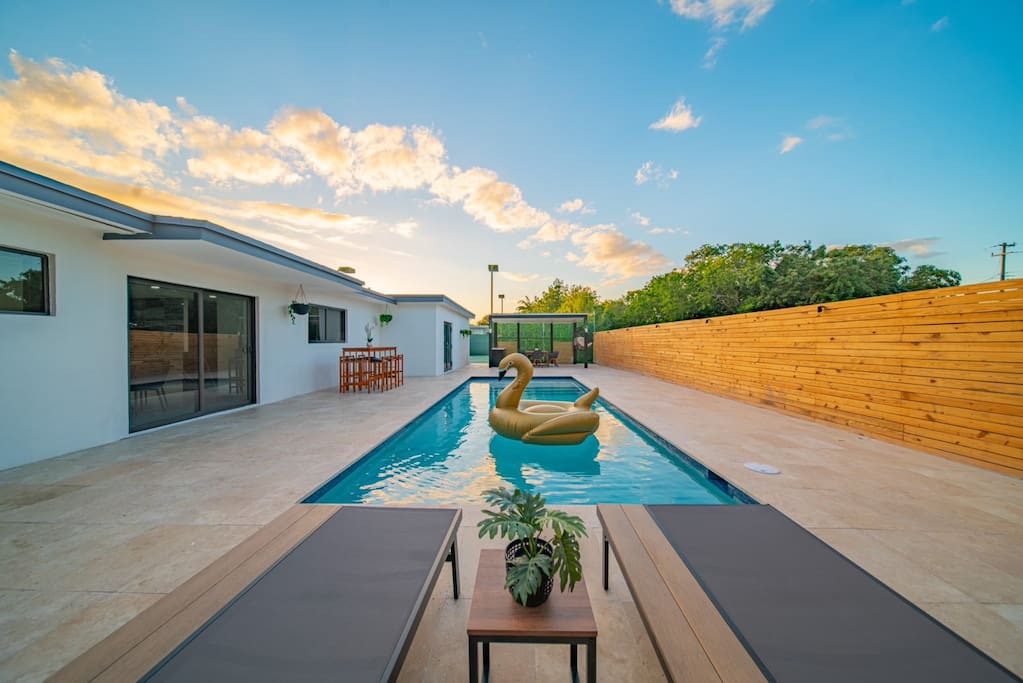 Luxury Miami Estates W/ Tennis  Court/Heated Pool - Photo 5