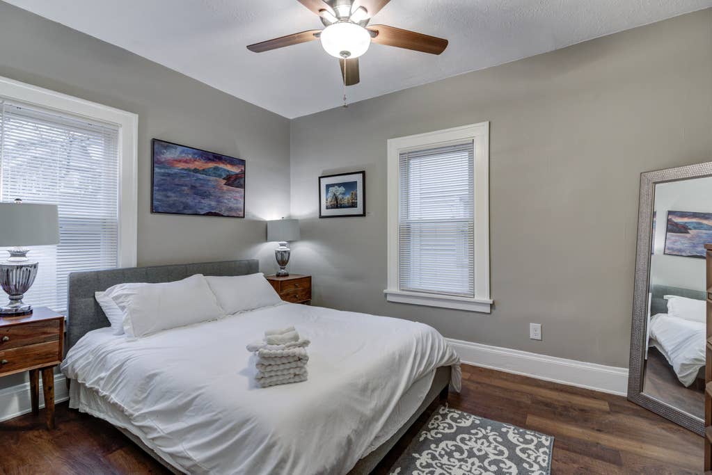 The Gallery House - Art curated by local artist! — Cleveland Heights, OH — vacation rental