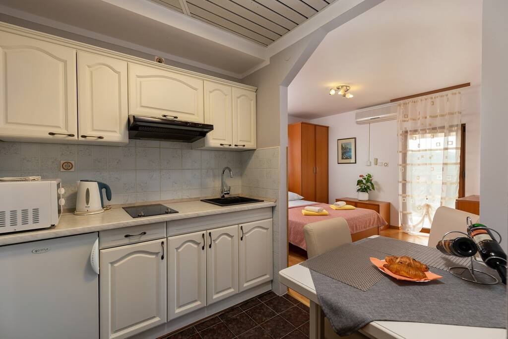 Apartments Kristina - Studio for 2 with balcony A2 — Rovinj, Croatia — vacation rental