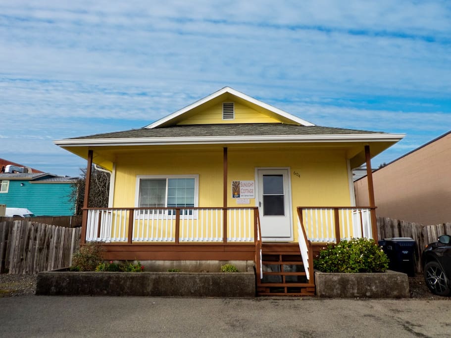 Captivating Sunlight Cottage — Brookings, OR — vacation rental
