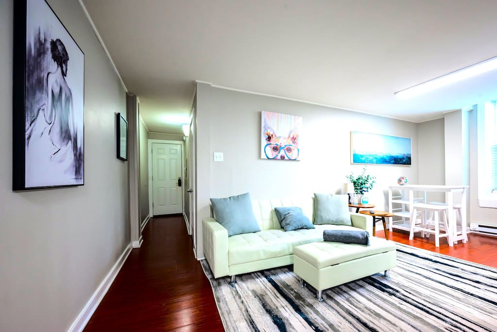 Chic Historic apartment- King Bed, Fast WiFi, close to Downtown! 4