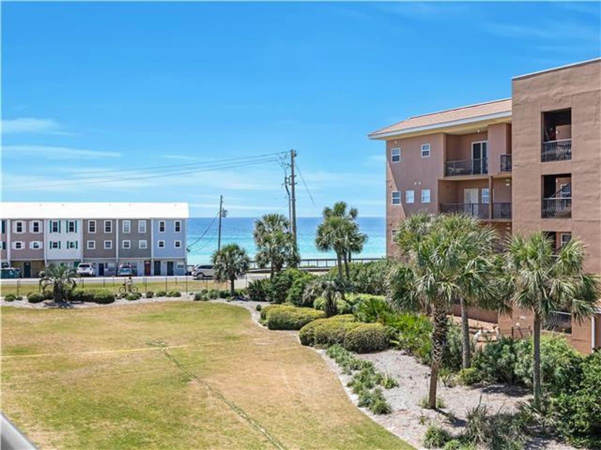 Pet Friendly private beach entry heated pool tenni — Miramar Beach, FL — vacation rental