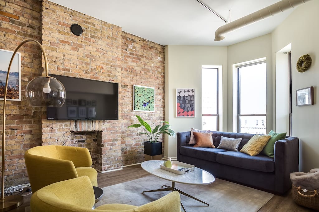 Designer Furnished With Modern Amenities - Stylish Chic - Chicago, IL