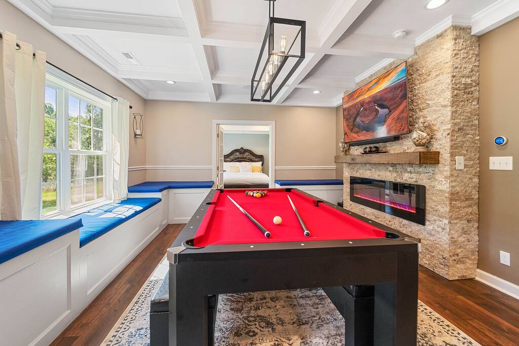 Cozy 2b/2b Spa 2 Steam Saunas Home Theater Gym — Davidson, NC — vacation rental