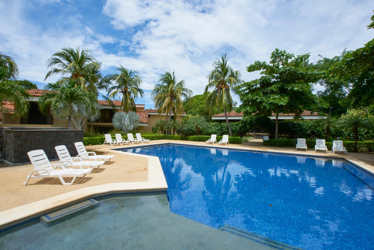 Snorkel’s Paradise Condo, Pool, Steps to the Beach — Playas del Coco, Provincia de Guanacaste — vacation rental