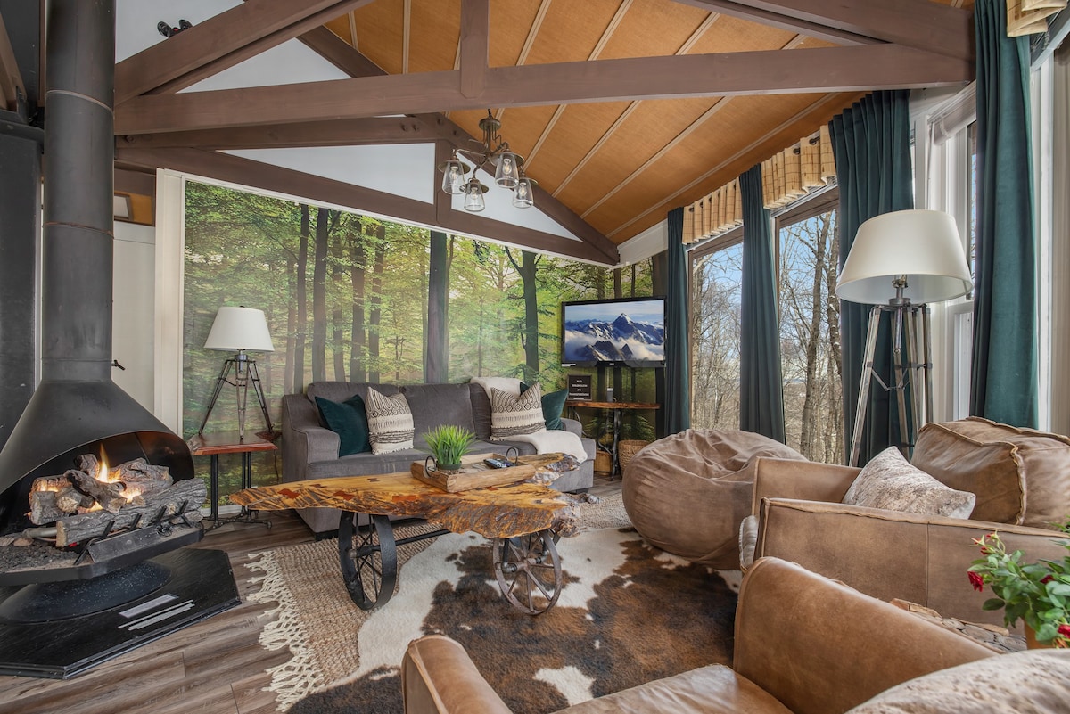 Cool Tree House with Hot tub & FREE EV charging — Beech Mountain, NC — vacation rental