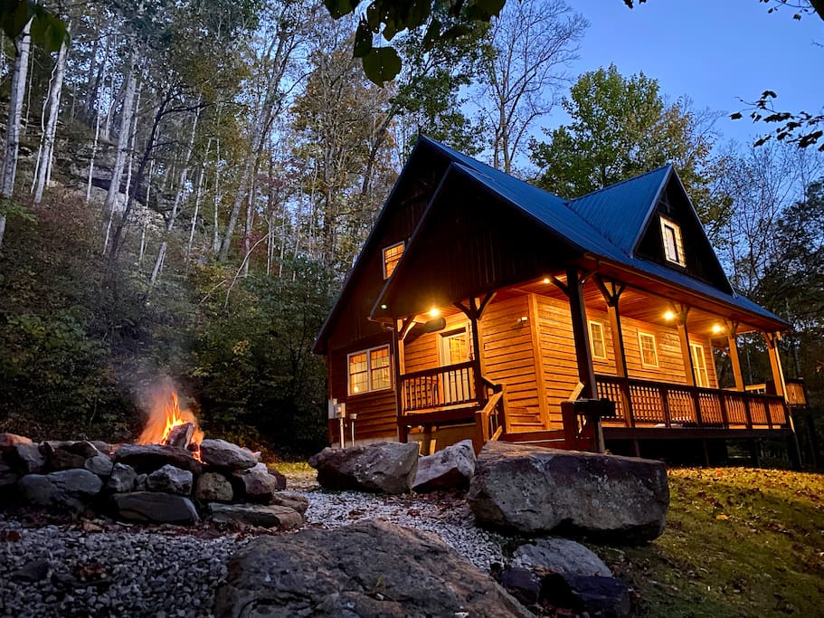 Blues Moon RRG - Hot tub | Wifi | Foosball Table! — Stanton, KY — vacation rental