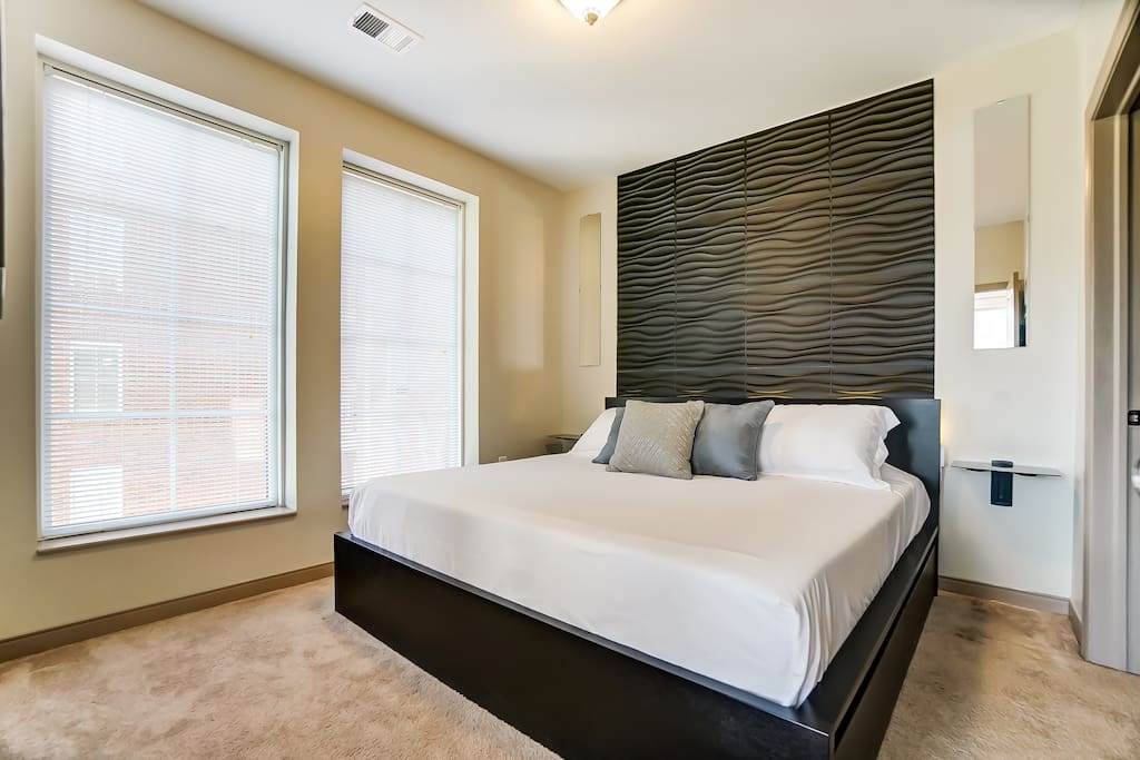 Modern Downtown Luxury Apartment w/ View — Columbus, OH — vacation rental