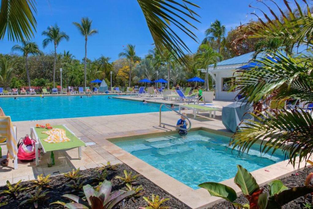 Luxurious 2BR Beachfront Condo | Steps to Pool & Ocean | Ocean Pointe Resort β Key Largo, FL β vacation rental
