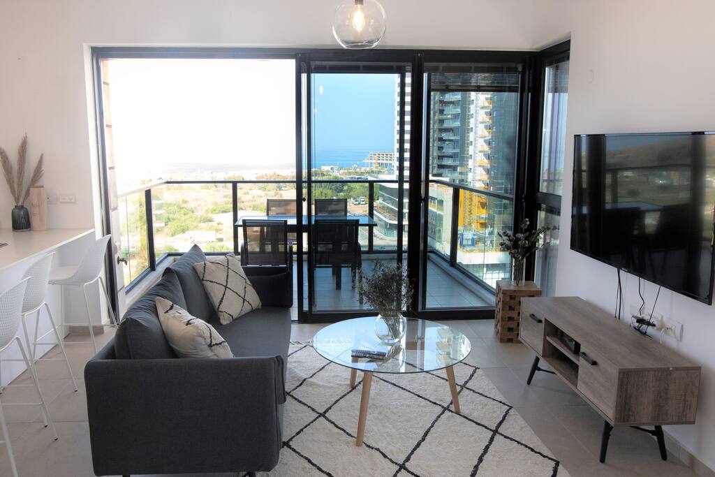 Elegant Tower Apt | Sea View & Parking | Mamad — Bat Yam, Center District — vacation rental