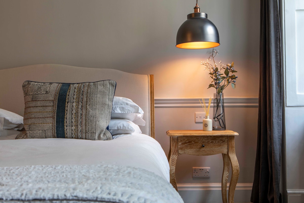 The Paragon Abode Bath Central Period Apartment — Bath, England — vacation rental
