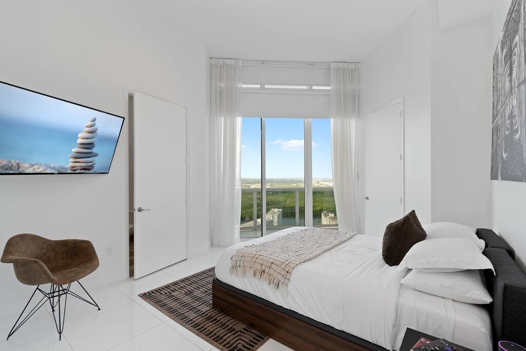 Cloud9 | Private Access To The Beach | The Wave interior 4