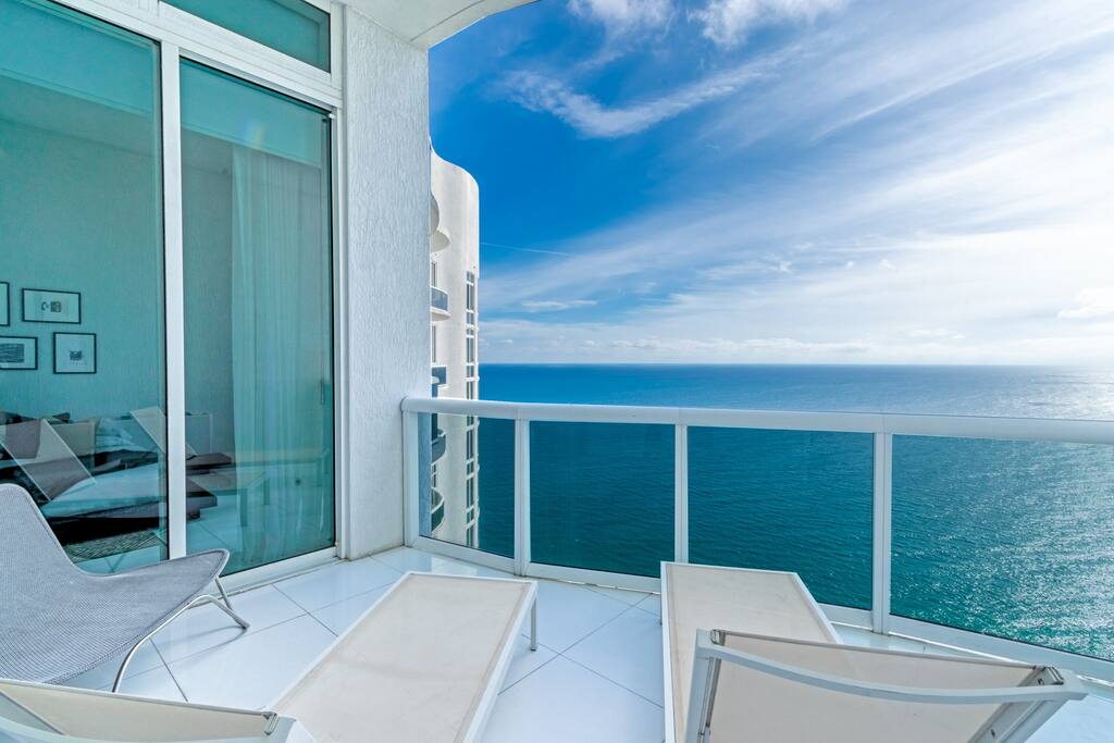 Cloud9 | Private Access To The Beach | The Wave interior 5