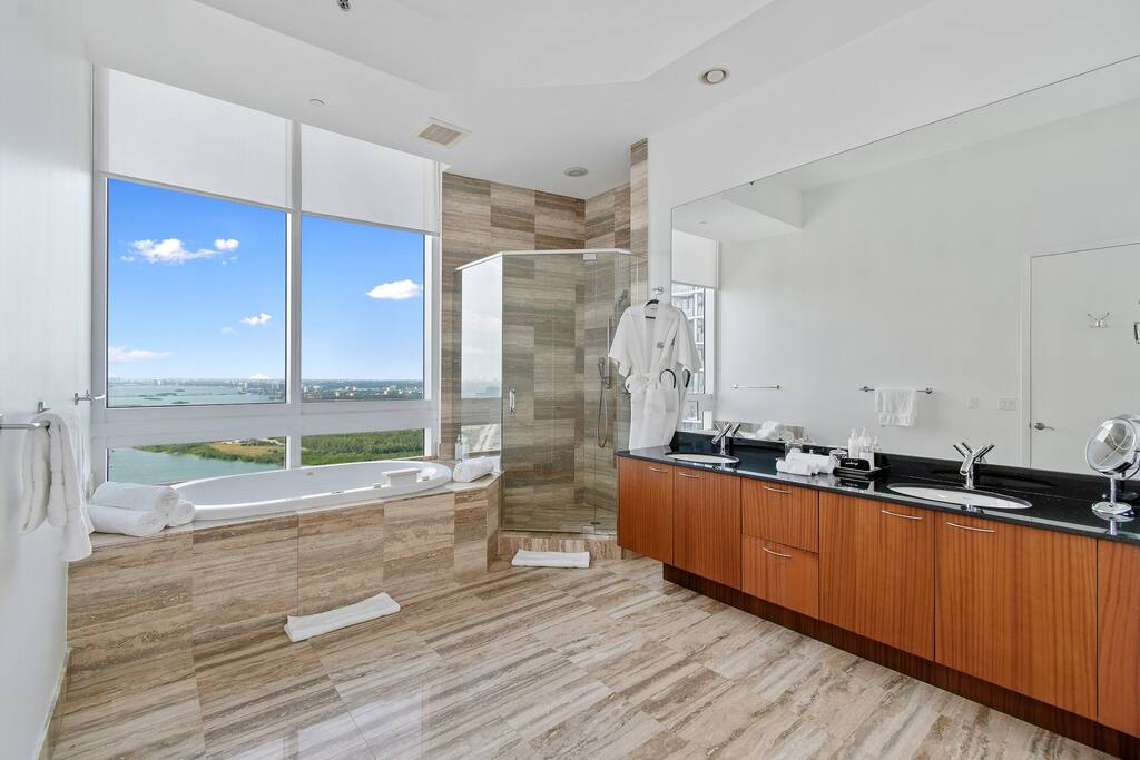 Cloud9 | Private Access To The Beach | The Wave interior 2