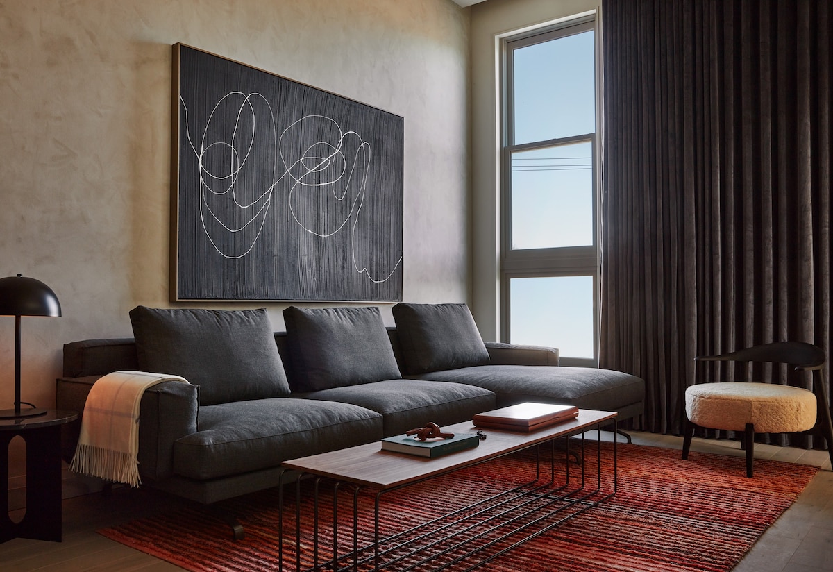 Arch Major Two Bedroom Deluxe King + King Suite in Philadelphia, PA