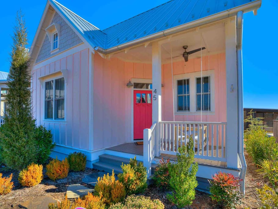 Charming Pink House! Steps to Boardwalk Pool! — Carlton Landing, OK — vacation rental
