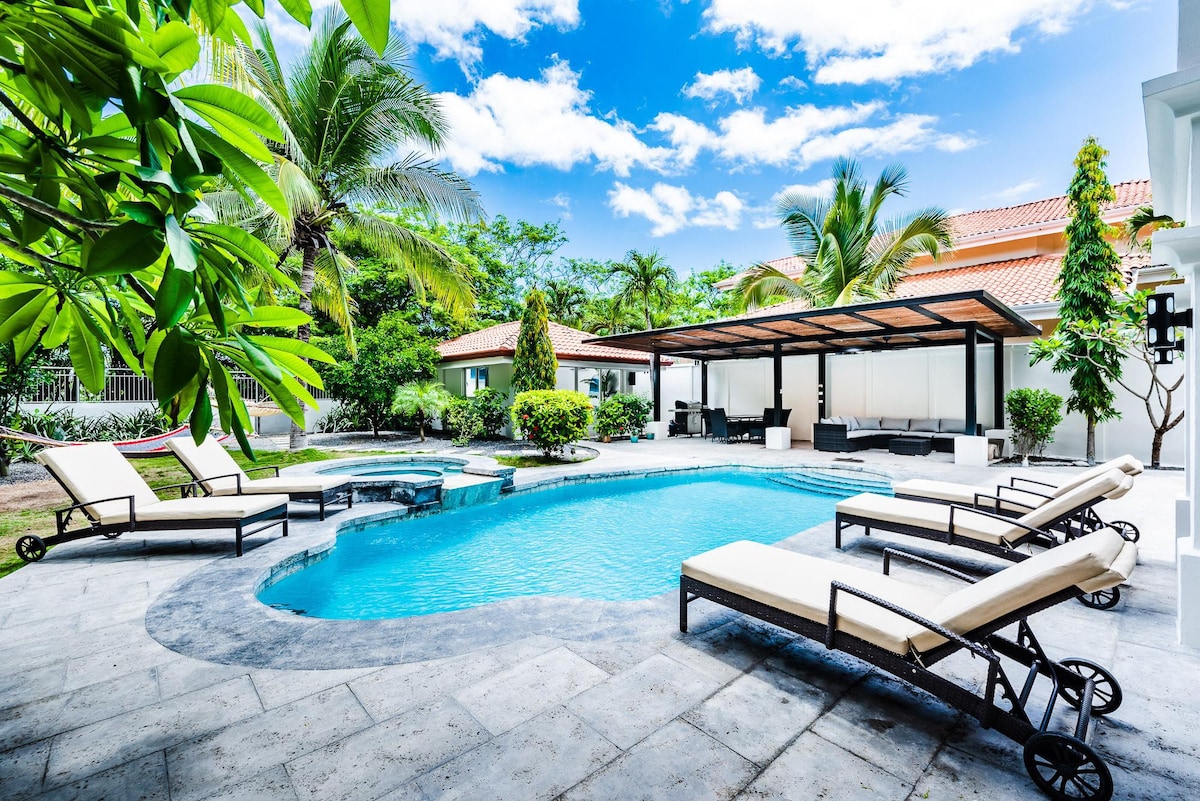 Private Beachfront Villa | Pool, Surf & Sunsets — Playa Grande, Provincia de Guanacaste — vacation rental