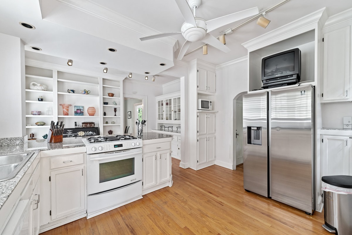 Historic Emory home, sleeps 10 view 5