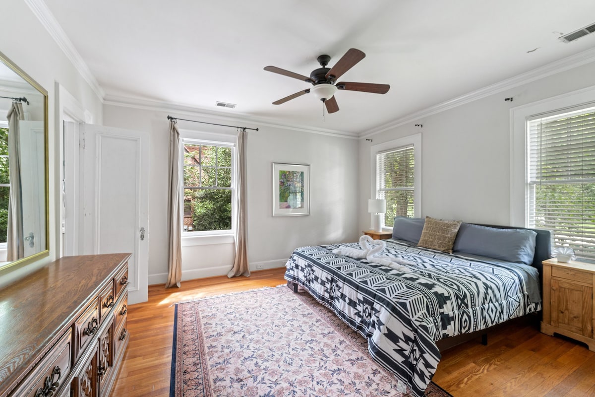 Historic Emory home, sleeps 10 view 3