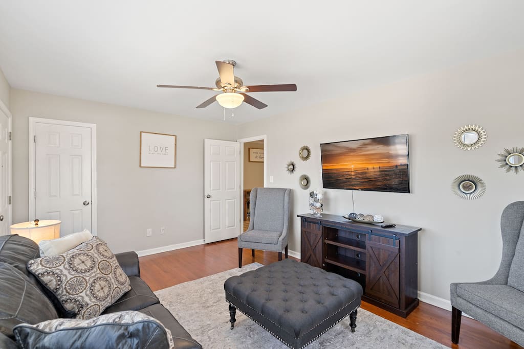 Cozy 3BR Davidson Bungalow Sleeps 8 - Jacuzzi