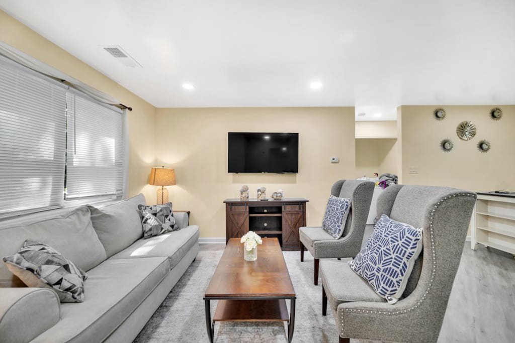 Cozy 2 Bedroom Pineville-Matthews Duplex w/Hot Tub ā Charlotte, NC ā vacation rental