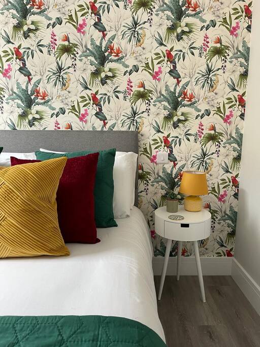 NEW & Vibrant 1-Bed in Town Centre w/ Free Parking - Photo 7