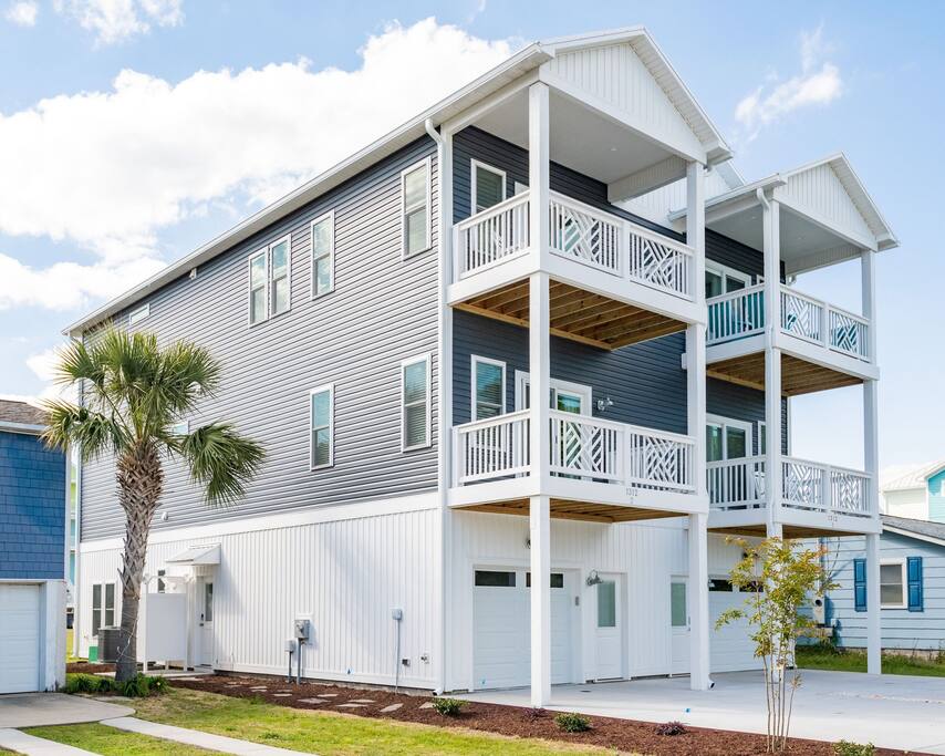 Three Seas at the B, Walk to Tiki Bar and Beach — Carolina Beach, NC — vacation rental