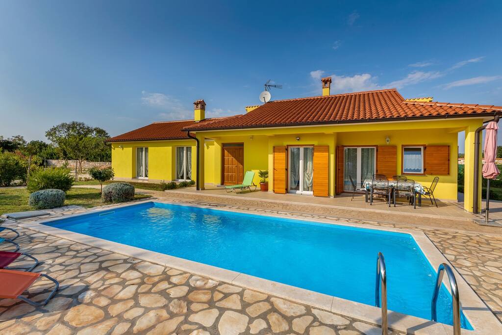 Delightful villa with pool for 6 persons — Krmed, Istarska županija — vacation rental