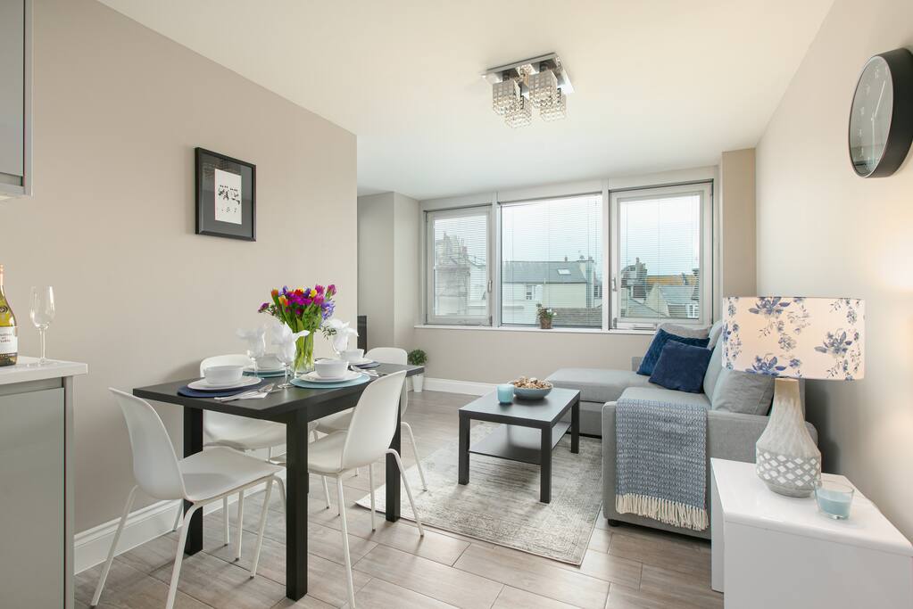 View Central Lanes Flat | King Bed, Near Beach & Pier in Bartholomew Road BN1 1JS Central Lanes Flat | King Bed, Near Beach & Pier in Bartholomew Road BN1 1JS - Property image 10 - VivreStays