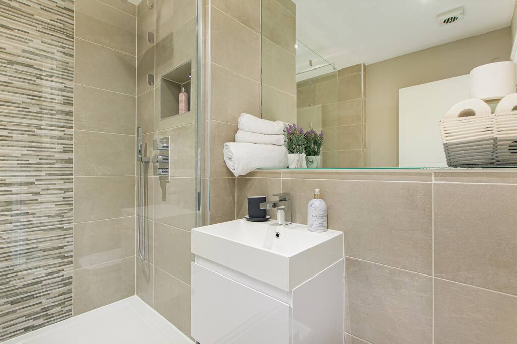 View Central Lanes Flat | King Bed, Near Beach & Pier in Bartholomew Road BN1 1JS Central Lanes Flat | King Bed, Near Beach & Pier in Bartholomew Road BN1 1JS - Property image 5 - VivreStays