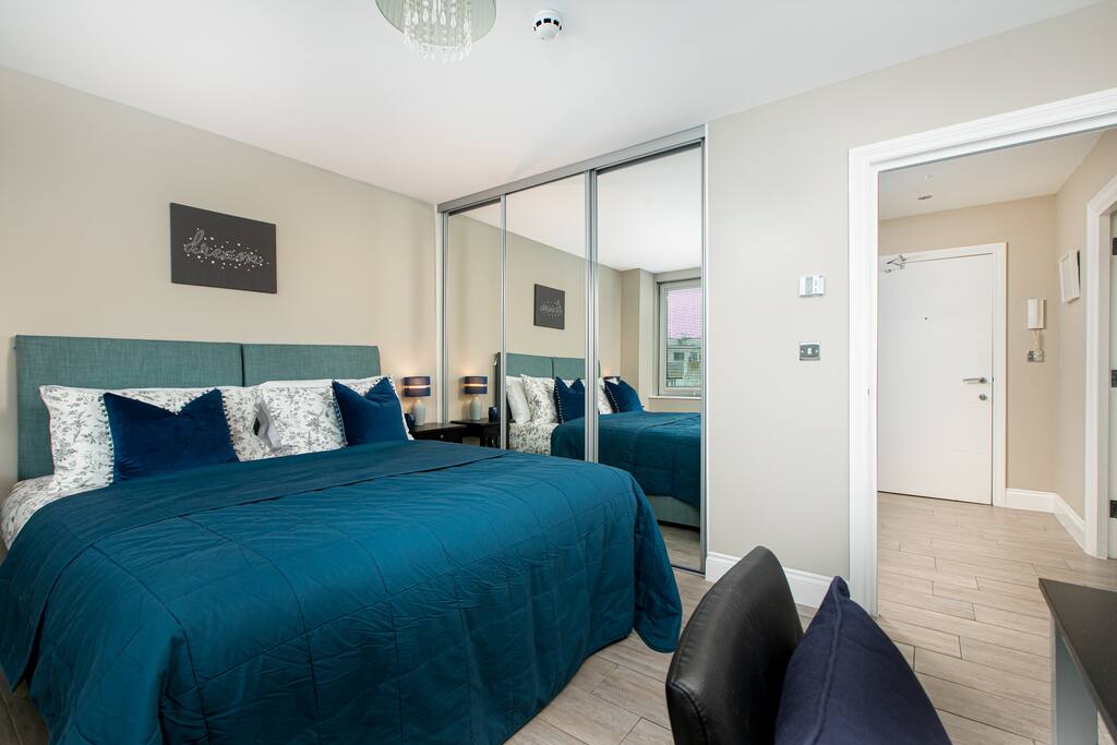 View Central Lanes Flat | King Bed, Near Beach & Pier in Bartholomew Road BN1 1JS Central Lanes Flat | King Bed, Near Beach & Pier in Bartholomew Road BN1 1JS - Property image 8 - VivreStays