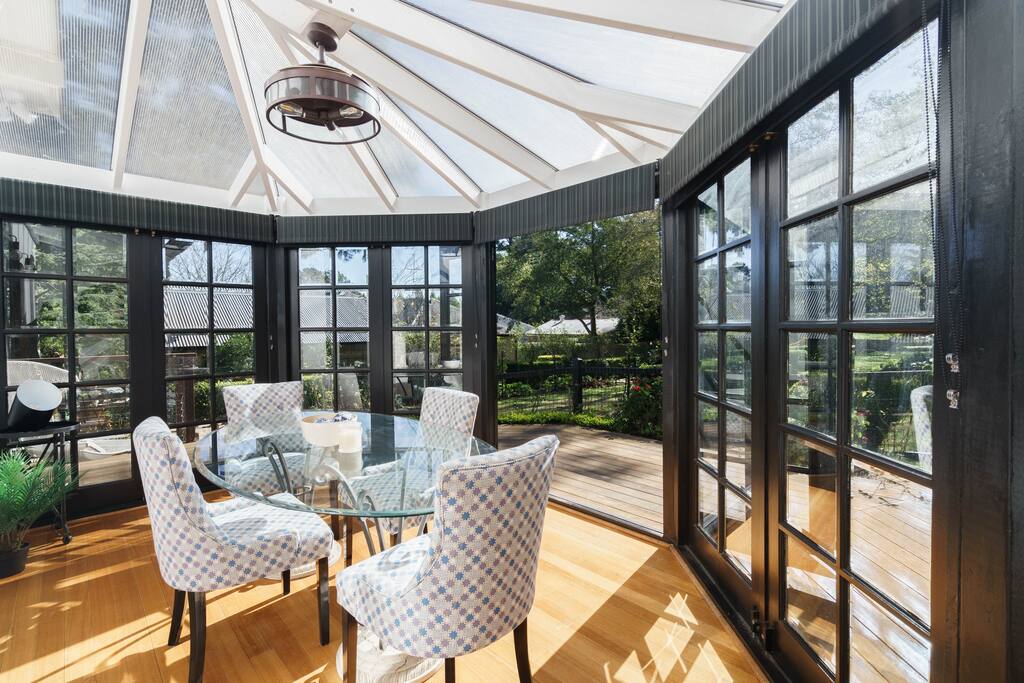 Bryn-y-Mor Cottage/ Romantic / Fireplace/Couples — Leura, New South Wales — vacation rental
