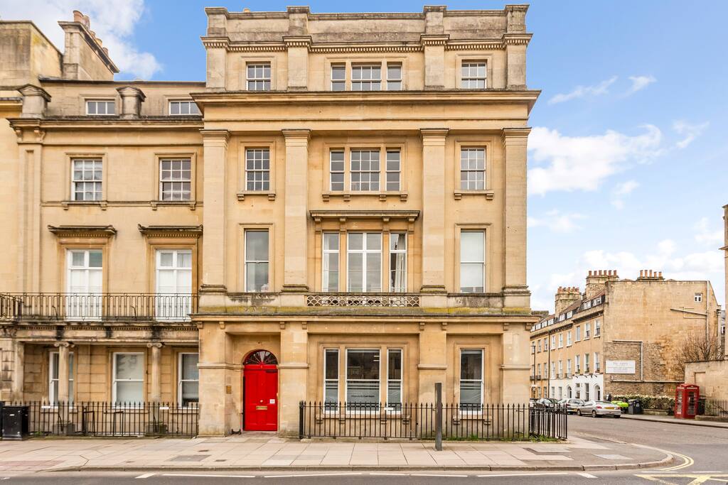 Penthouse apartment in historic city centre ā Bath and North East Somerset, England ā vacation rental