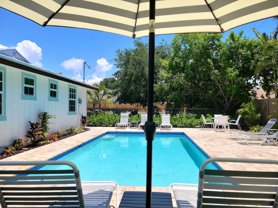 558 Pink Pearl Cottage| New Pool | Mins 2 Beaches — Naples, FL — vacation rental