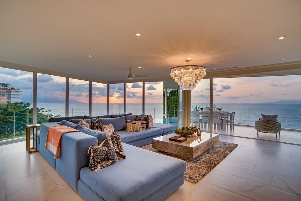 Chic Oceanfront Indah Apt 5 min from Downtown — Puerto Vallarta, Jalisco — vacation rental