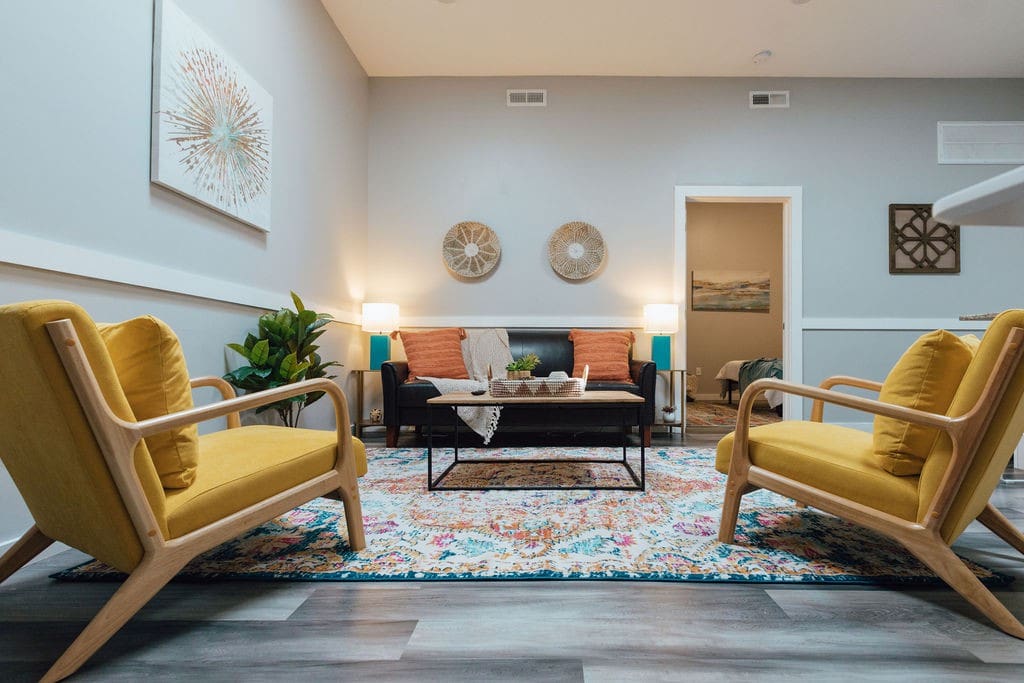 Cozy Atmosphere And Stocked Kitchen - Inviting Urban Retreat - Johnson City