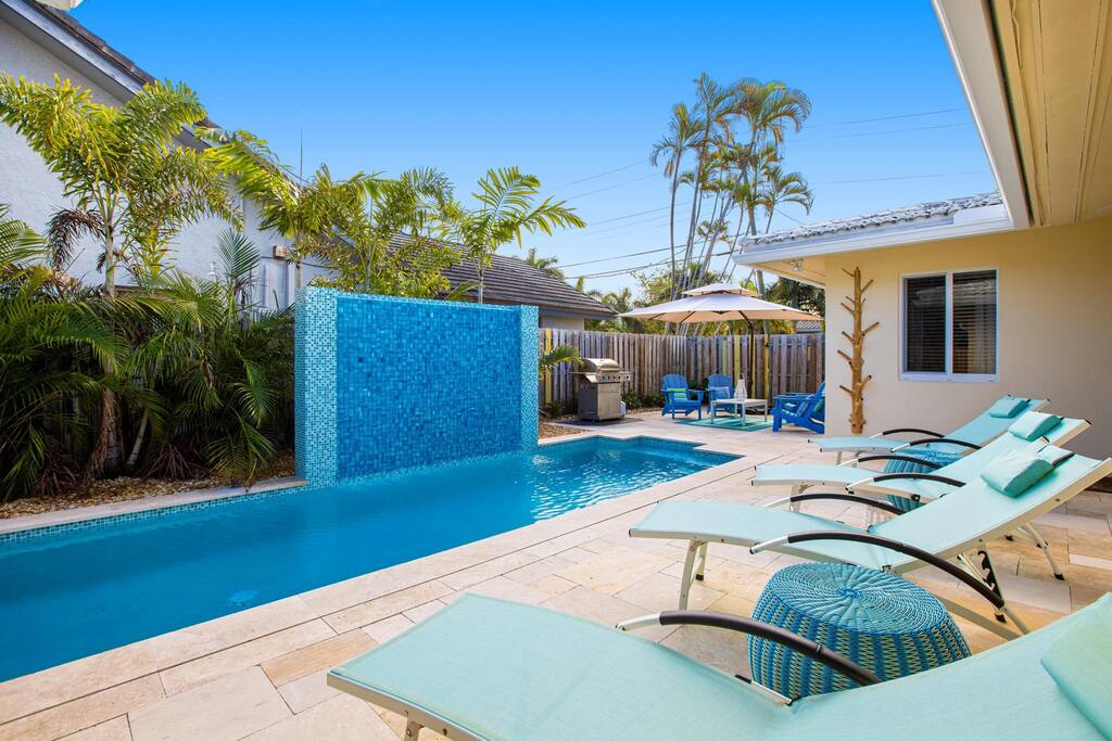 FIFA Beach Walk & Waterfall Pool in Lauderdale 3