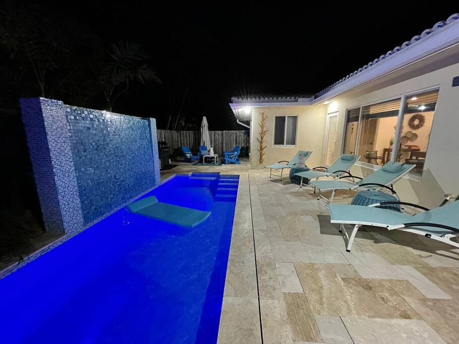 FIFA Beach Walk & Waterfall Pool in Lauderdale 5