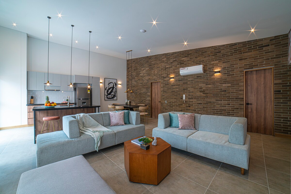 E302 • Luxurious Penthouse w/ Terrace • Centenario