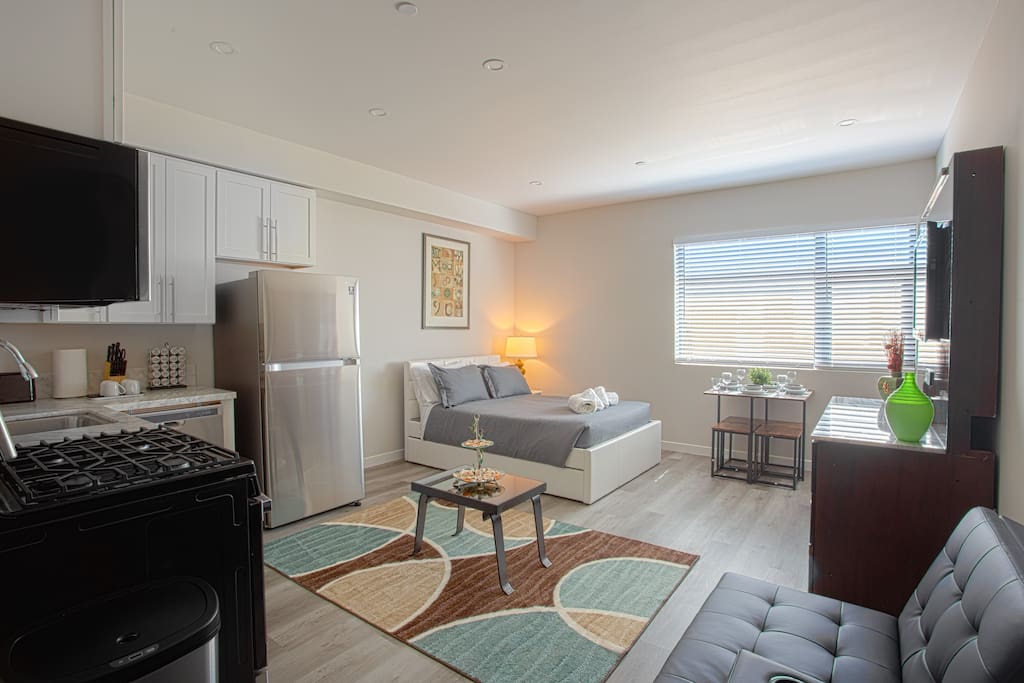 Lovely Studio w Full Kitchen in Heart of San Diego — San Diego, CA — vacation rental