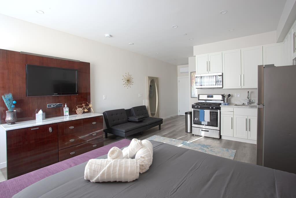 Luxurious Furnished Studio w Full Kitchen in SD — San Diego, CA — vacation rental